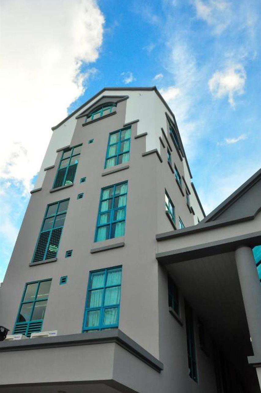 Tat Place Hotel Kuala Belait Buitenkant foto